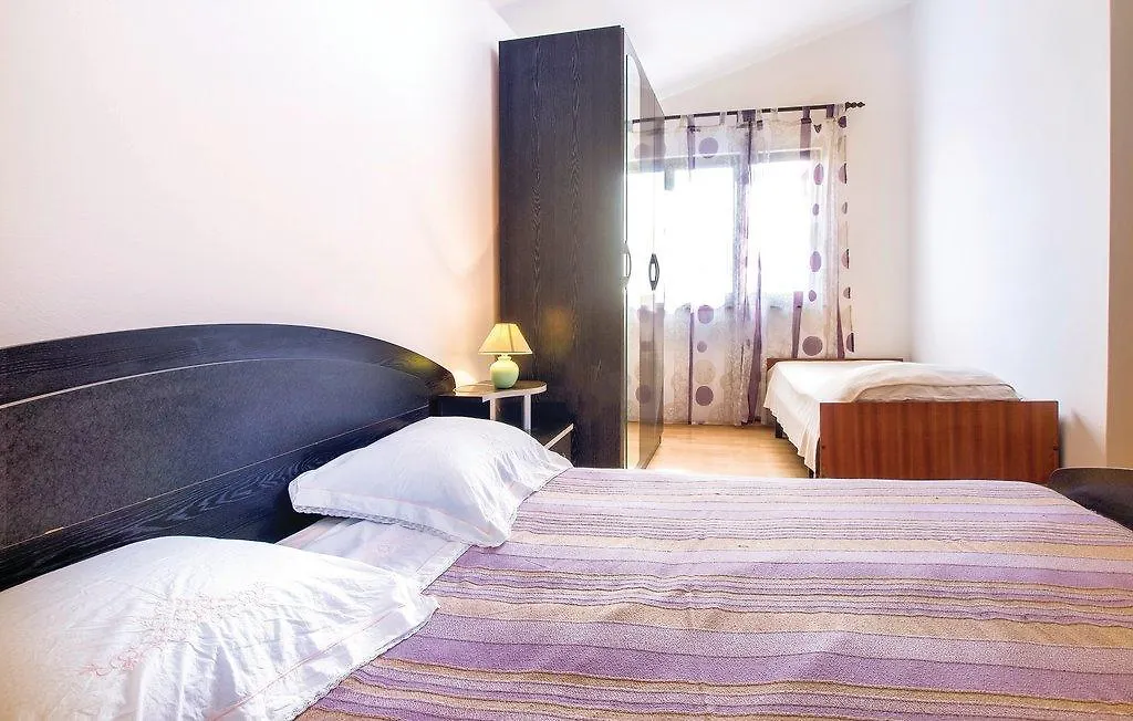 Apartmani Lusi Ližnjan 0*,